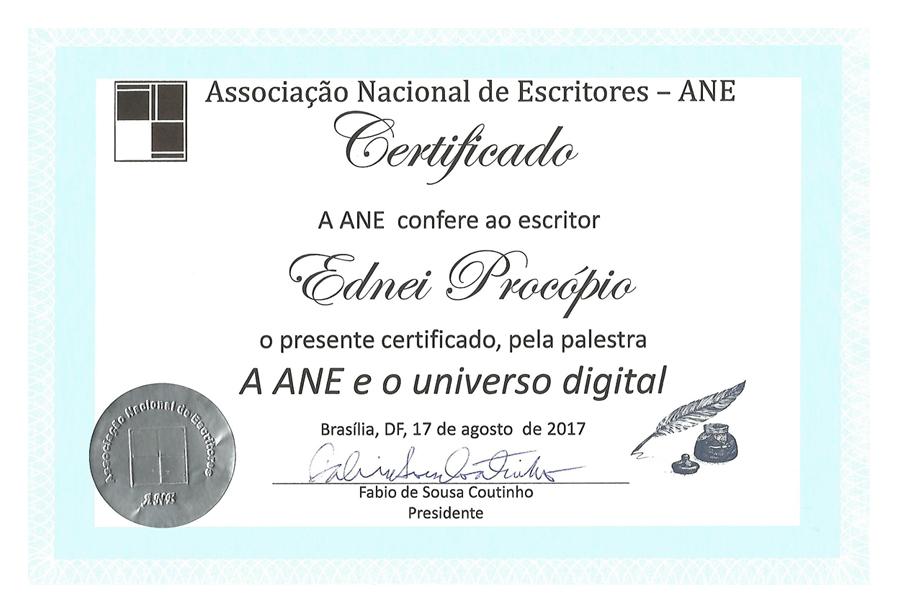 Ednei Procópio recebe das mãos do Presidente da ANE, o Sr. Fabio de Sousa Coutinho, o certificado