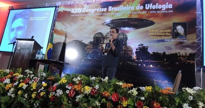 Ednei Procópio durante palestra no XXIV Congresso Brasileiro de Ufologia