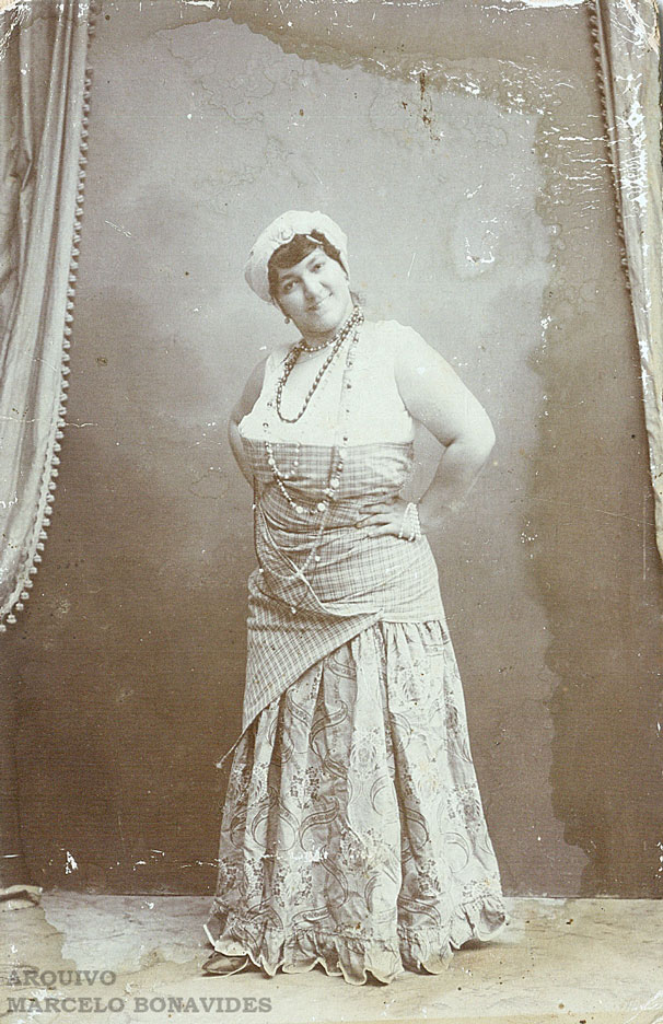 PEPA DELGADO Caracterizada de Baiana