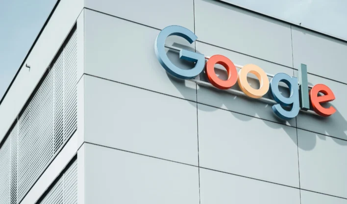 Editoras processam Google por uso de livros no treinamento da I.A Gemini; entenda